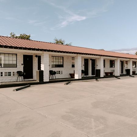 The Cowboy Motel Camp Wood Kültér fotó